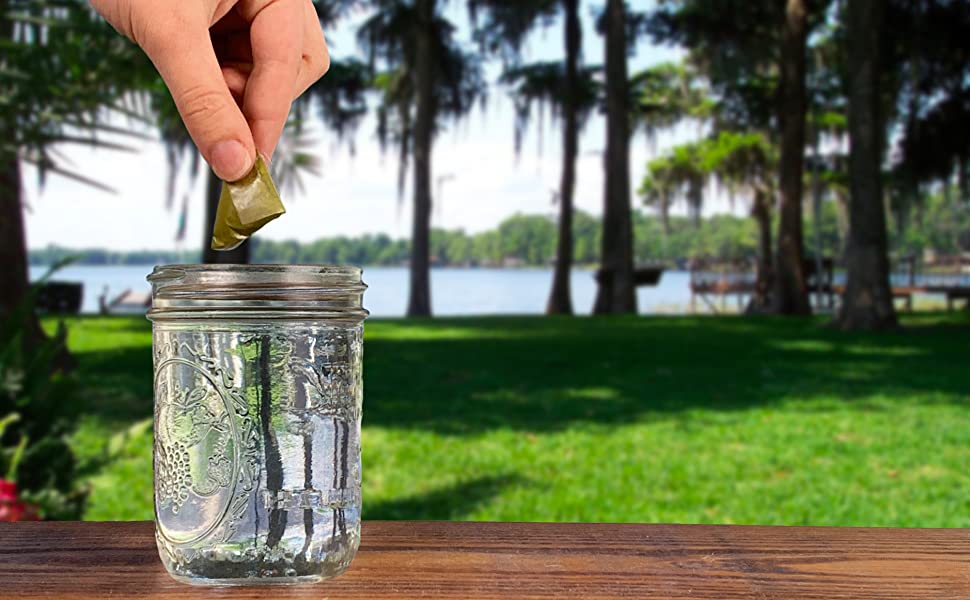 Dipping blate pape pouch in glass jar with water